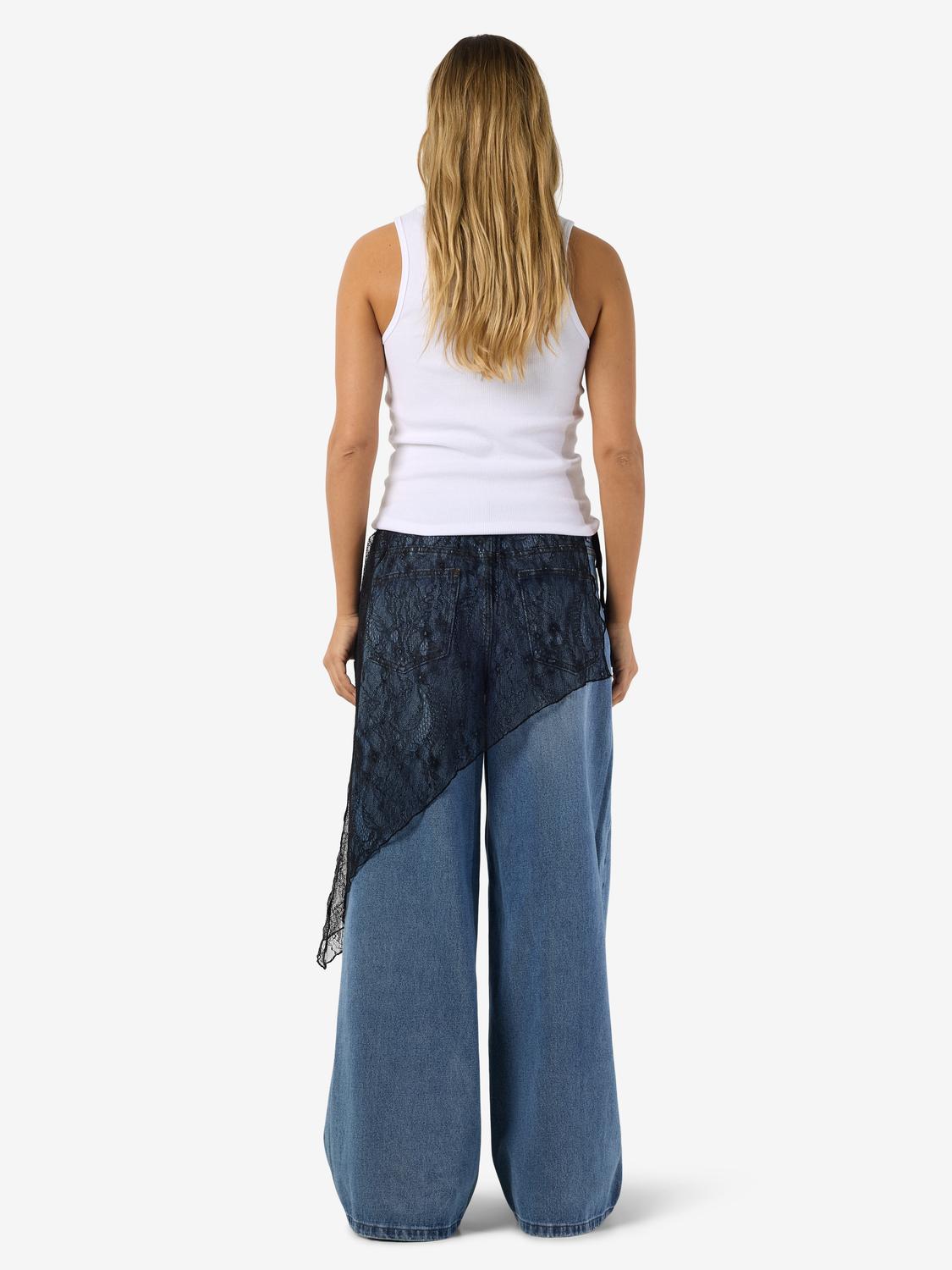 model_shot-front_full